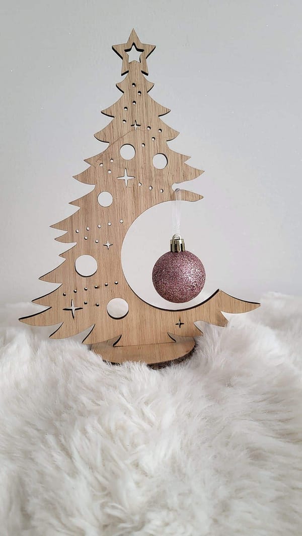 Sapin porte boule en bois avec boule rose