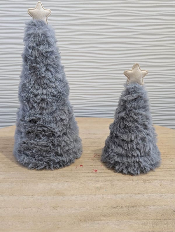 Sapin en peluche gris
