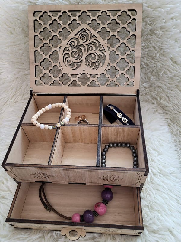 Boite à bijoux en bois avec tiroir